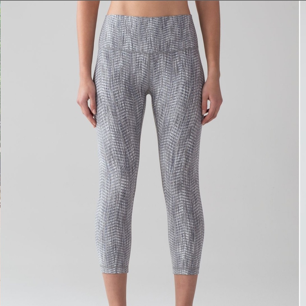 Lululemon Wunder Under Crop (Hi-Rise) *21" size 10